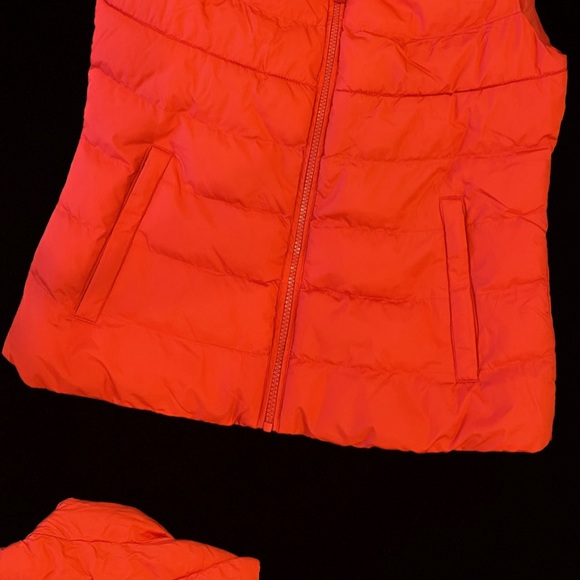 RED VEST - Picture 3 of 10